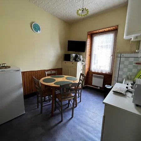Studio La Bourboule, 1 Piece, 2 Personnes - Fr-1-667-42 Lägenhet